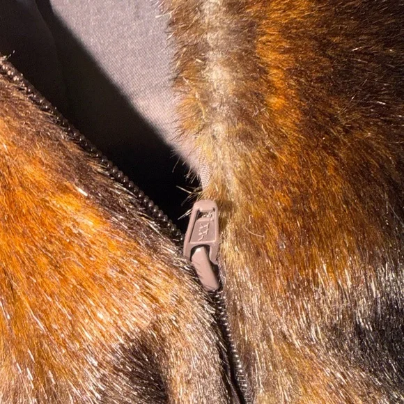 Jones New York Sport Brown Faux Fur Vest - Picture 7 of 8